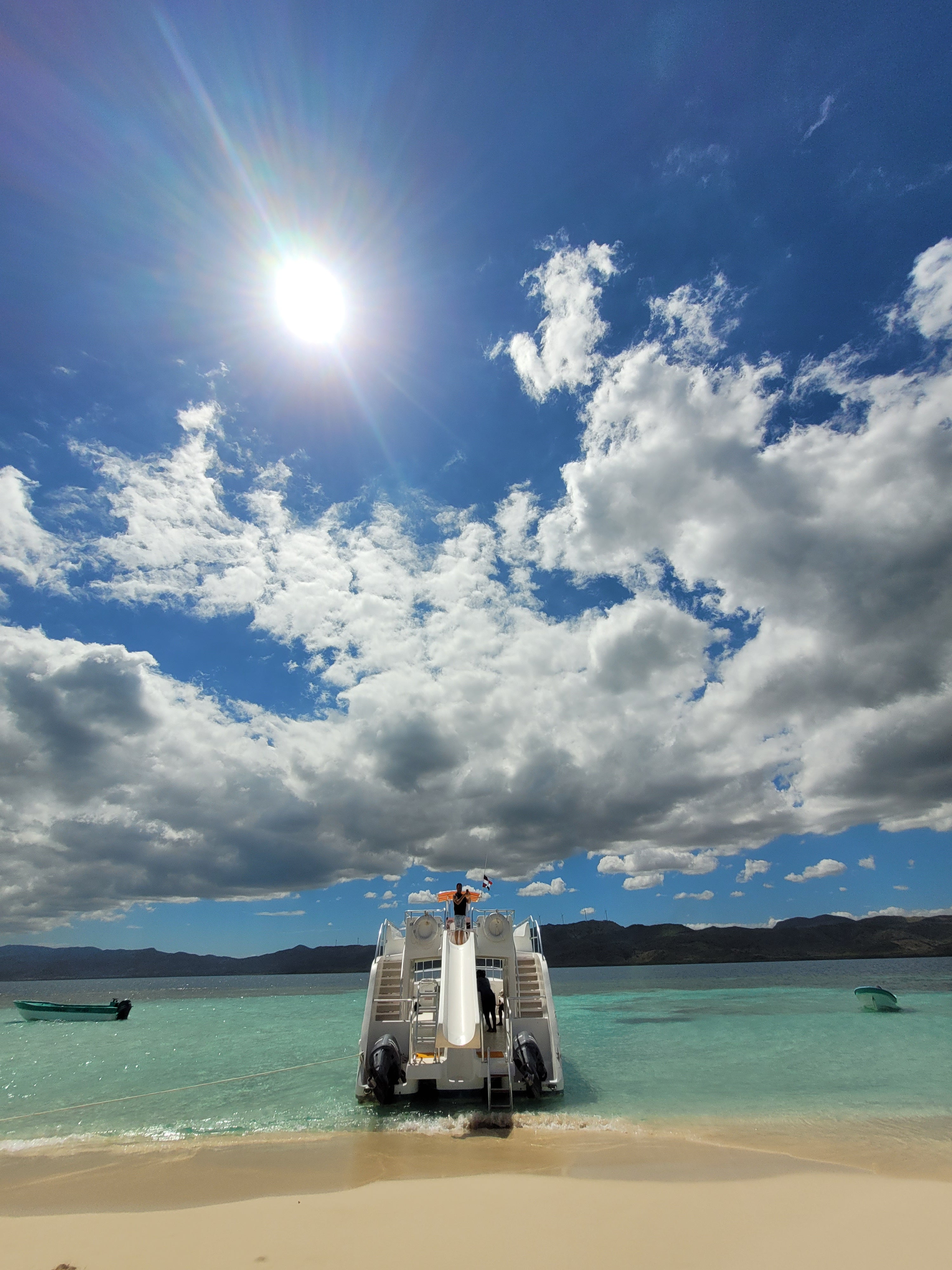 Paradise Island (Deluxe)